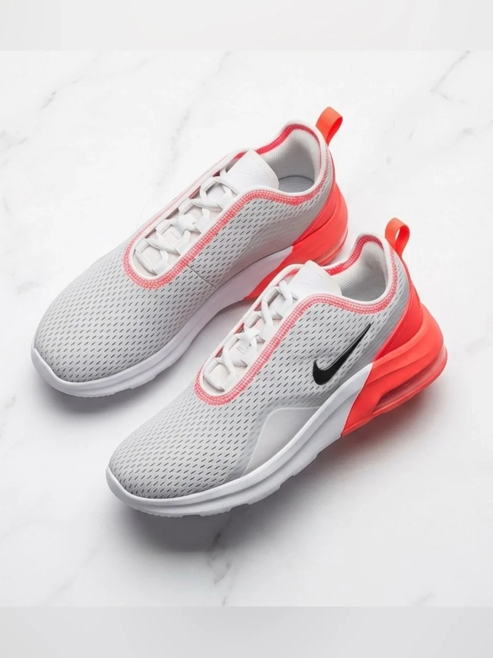 Nike Air Max Motion 2 Women’s 7.5 White Flash Crimson Sneakers AO0352-108